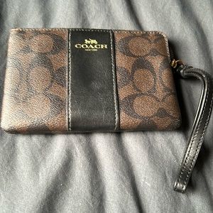 Coach wristlet in great condition